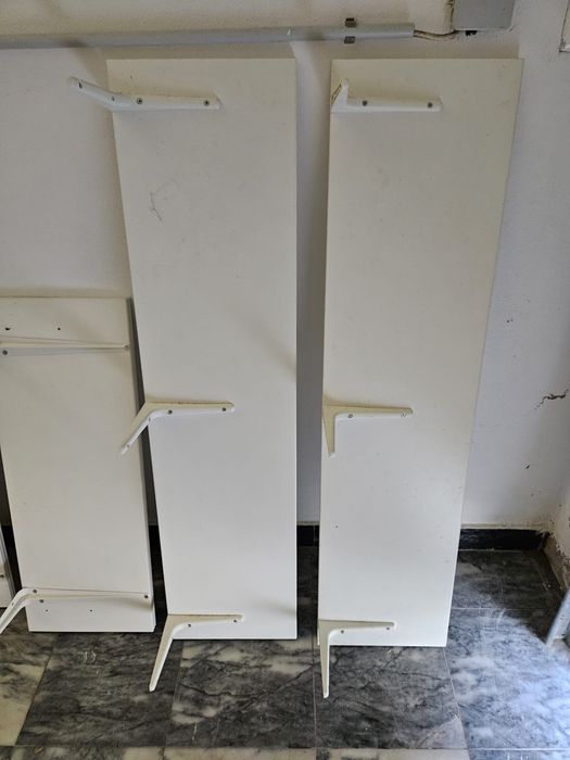 Várias Prateleiras Ikea BERGSHULT