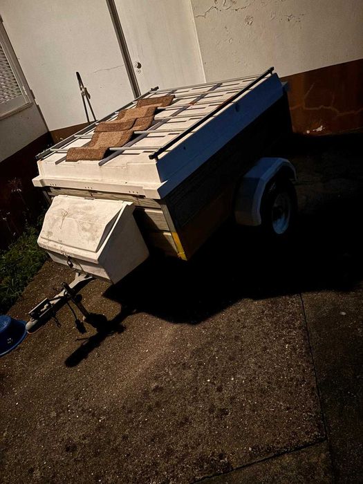 Atrelado para a caça