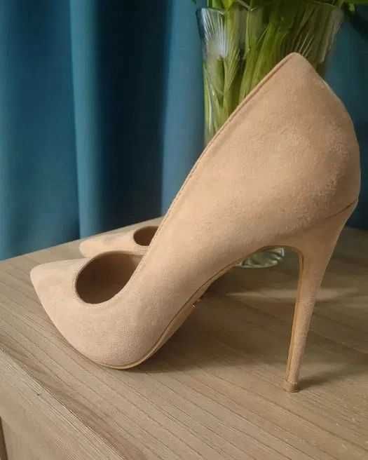 Туфлі DeeZee 39 бежеві