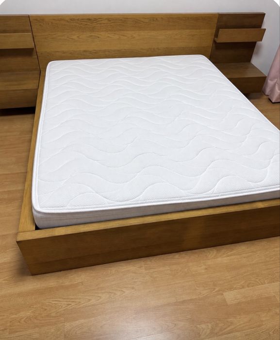 Cama casal ikea + mesas de cabeceira