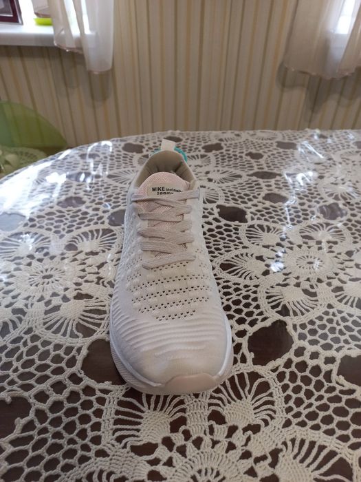 Кросівки жіночі нові