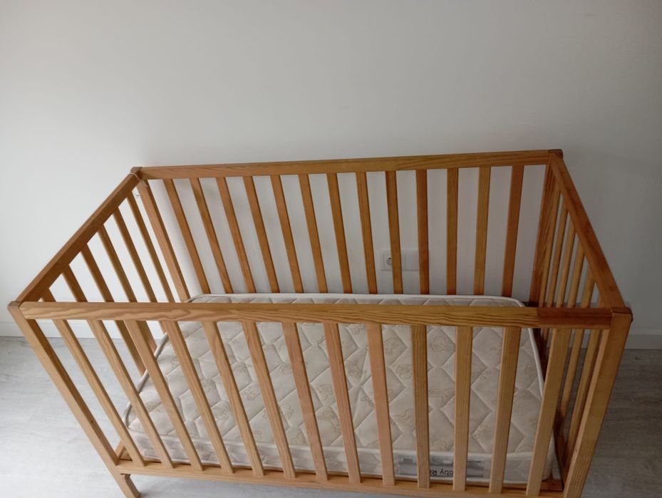 Cama de bebê como nova