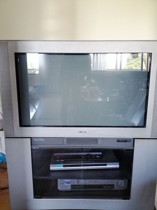 TV incorporada em móvel - marca Sony