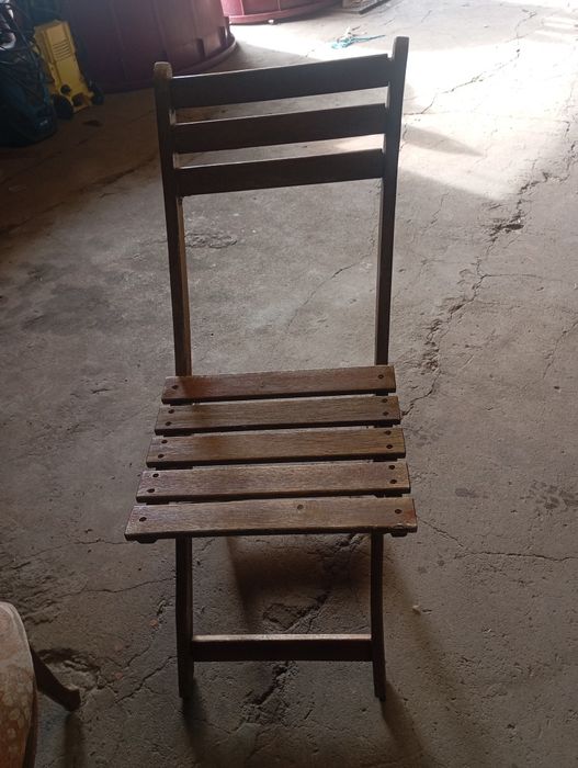 Vendo esta cadeira muita bonita