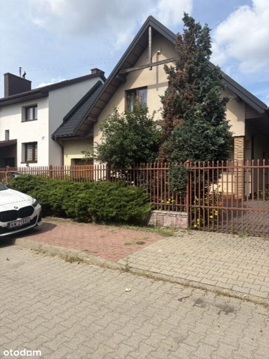 Przestronny dom z ogrodem i garażem na sprzedaż