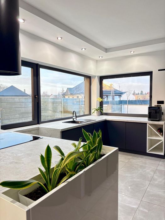 Meble na wymiar, stolarz