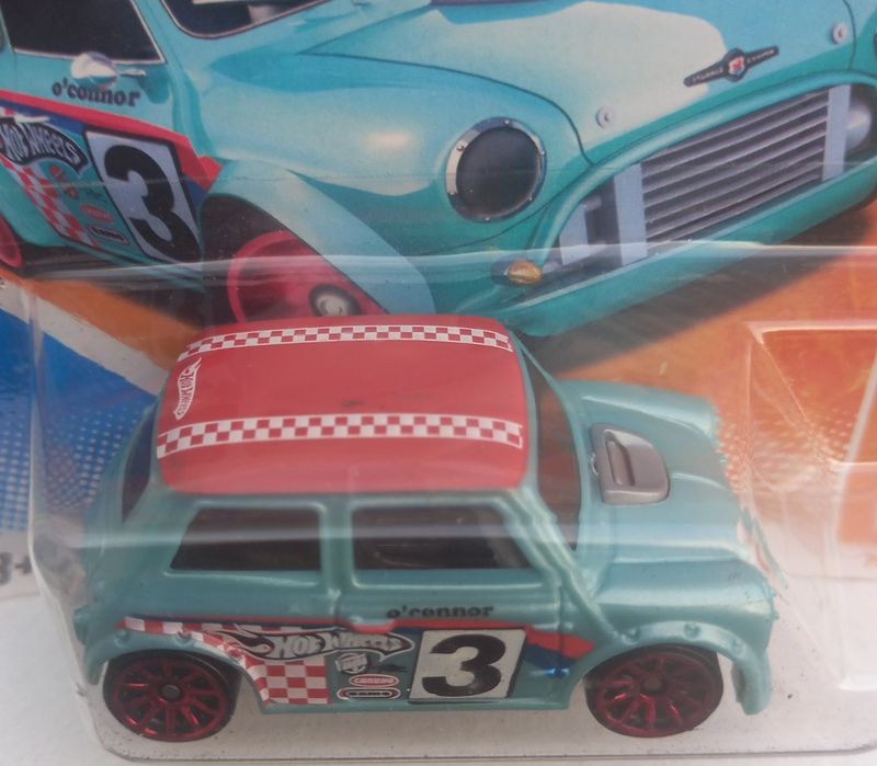 Hot wheels saiu no ano 2010 morris mini