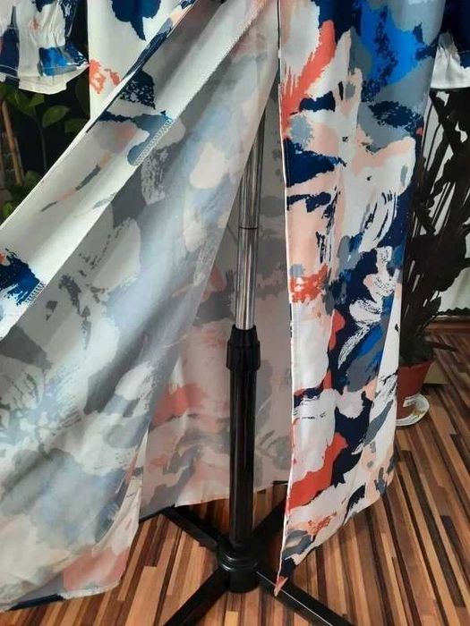 Kolorowa sukienka kopertowa