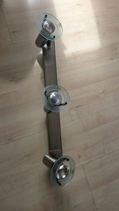 Lampa sufitowa z reflektorkami