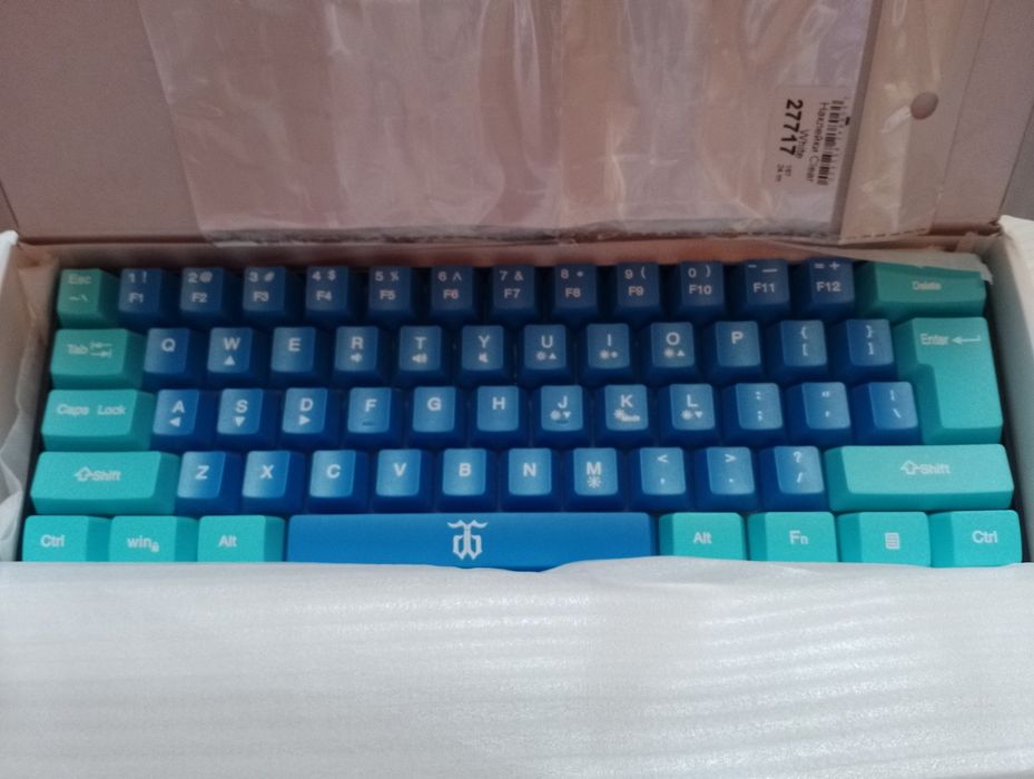 Клавиатура + наклейки в подарок