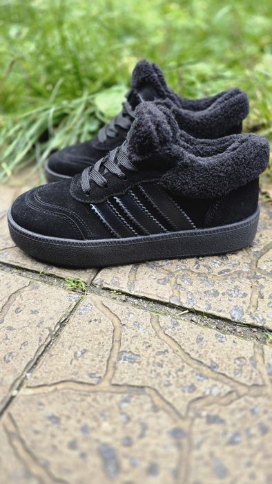 Чорні зімні замшеві кеди