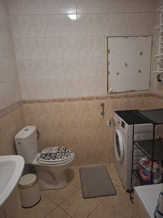 Wynajmę pokój dla kobiety lub pary.