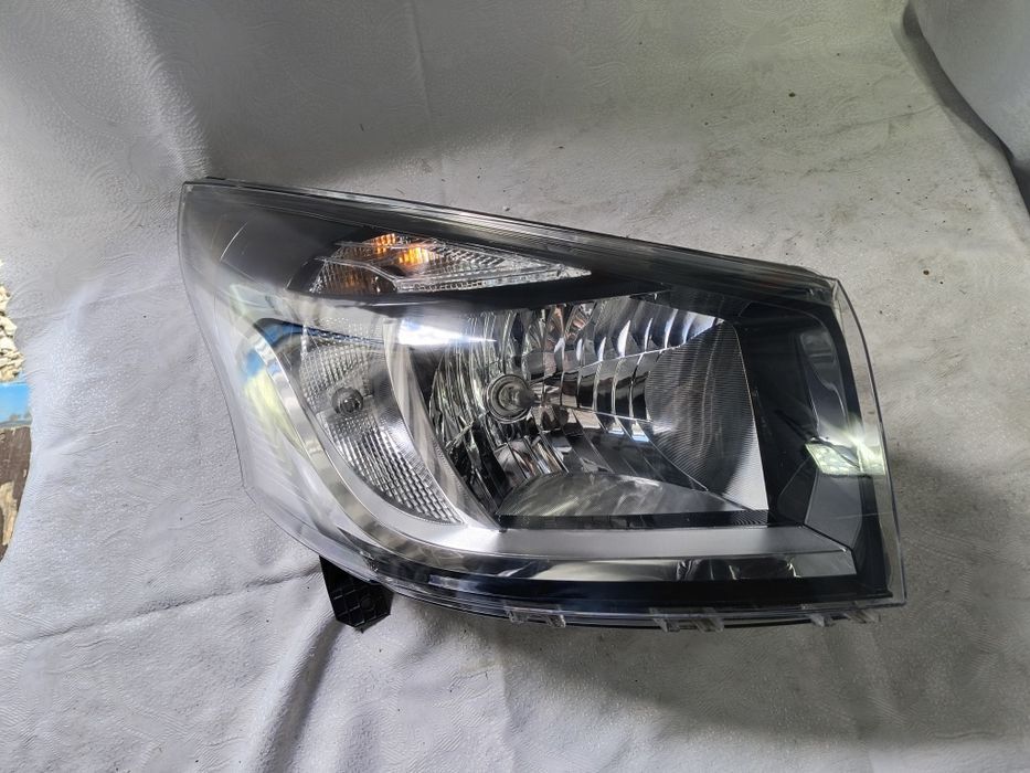 Lampa prawa Opel Vivaro Renault Trafic Europa reflektor przedni
