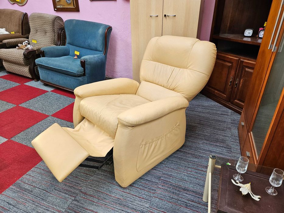 Poltrona Relax, em pele - Muito bom estado geral