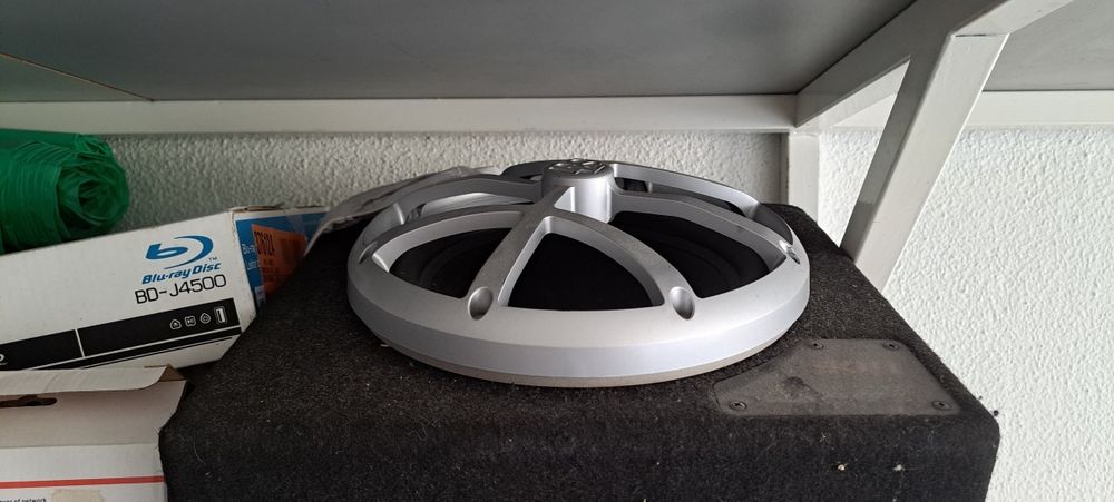 Subwoffer DLS 350W RMS para carro