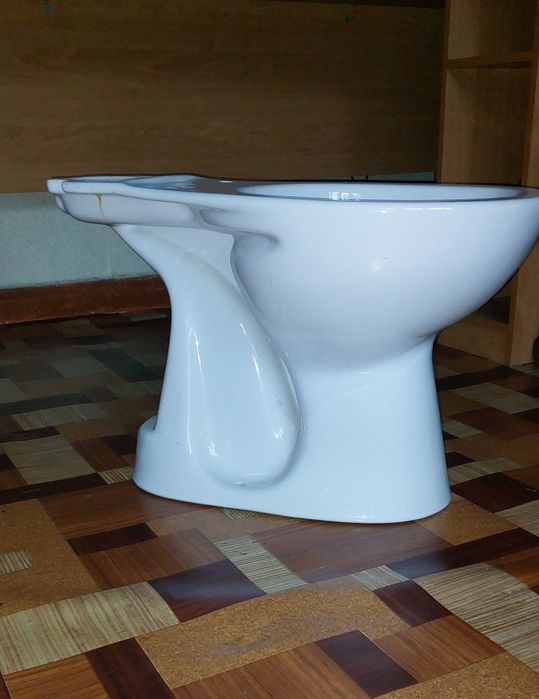 Продам унитаз cersanit