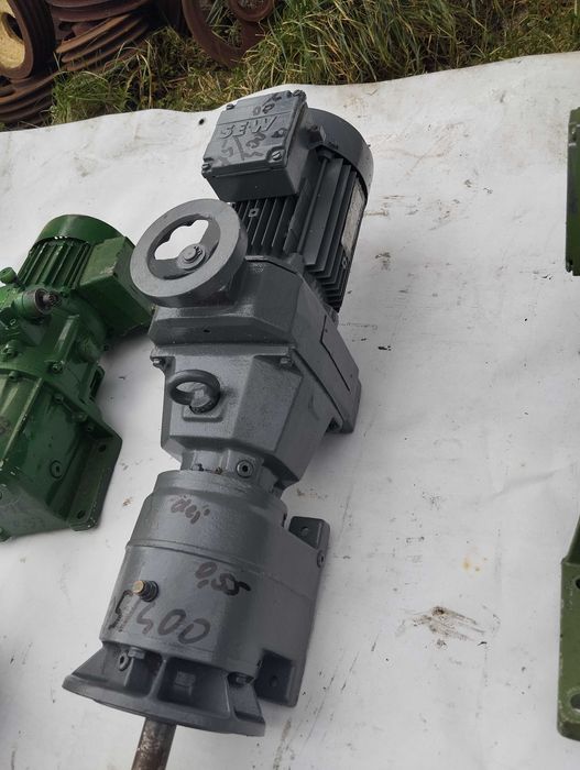 Motoreduktor z FALOWNIKIEM SEW z Regulacją obrotów Przekładnia Silnik