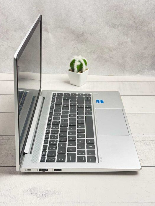 HP 440 G10 Intel i5-1335U Intel UHD 1GB 16 GB RAM SSD 256GB Full HD