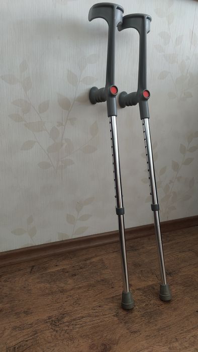 Дитячі милиці з опорою під лікоть