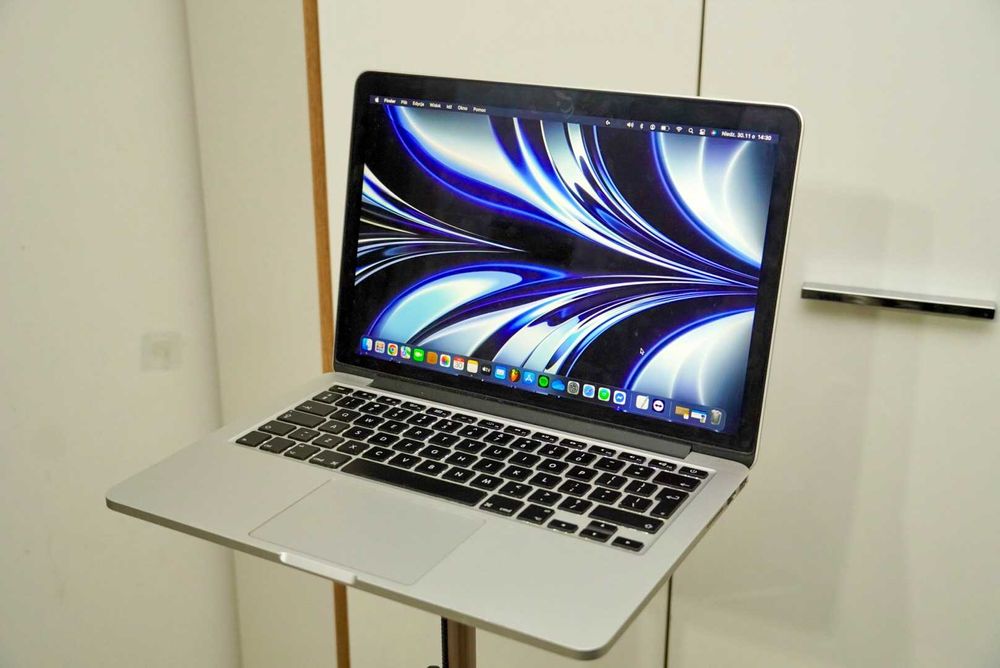 MacBook Pro 13,3