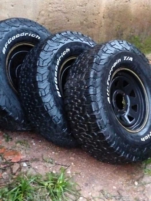 Jantes e pneus off road .