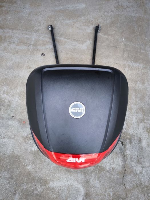 Cubby box Givi 32lts usada