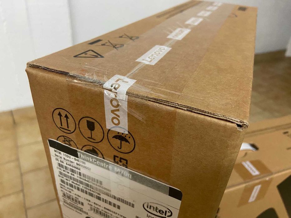 NOVO Lenovo M70q ThinkCentre All-In-One Desktop/Monitor/Rato/Teclado