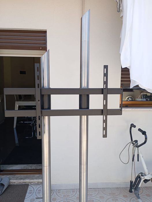 Suporte para tv em aço inox.