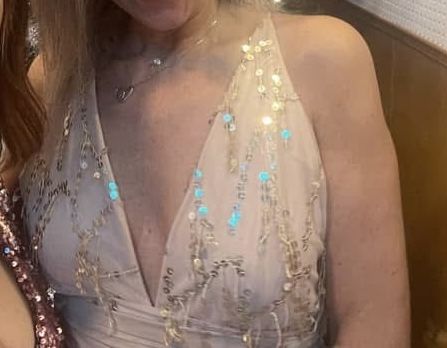 Vestido festa tamanho M bege com brilhantes