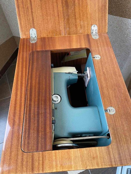 Швейна машинка «Чайка»