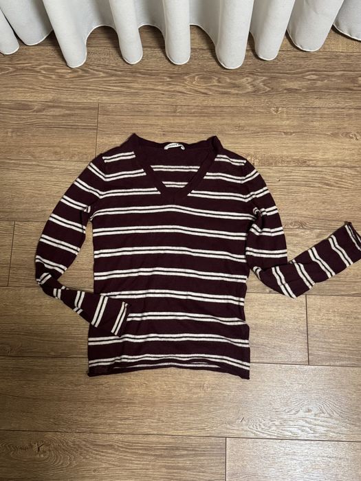 Бордовий смугастий светр з V-подібним вирізом (Лонгслів)