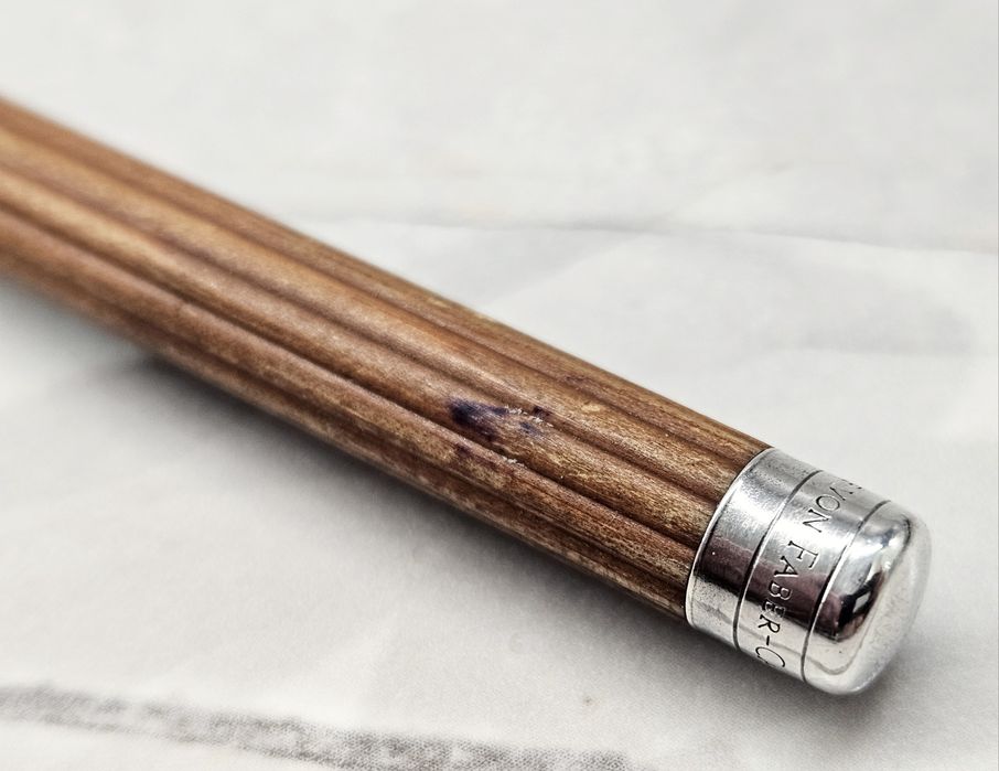 Ołówek Graf von Faber-Castell (srebrna skuwka)