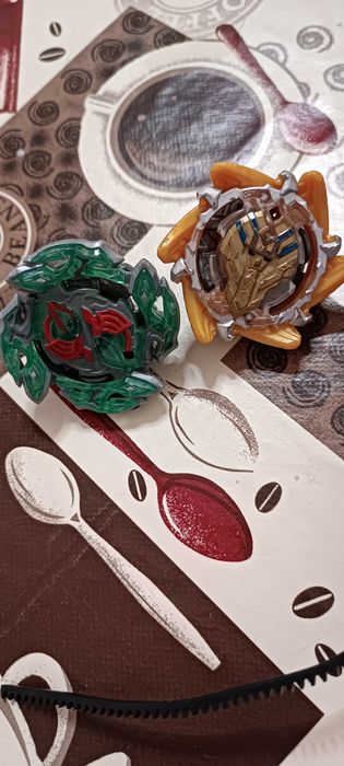 Arena Beyblade Burst Quad Strike