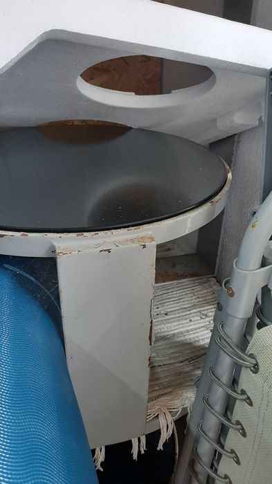 Mesas de cabeceira em metal lacado com espelho gris