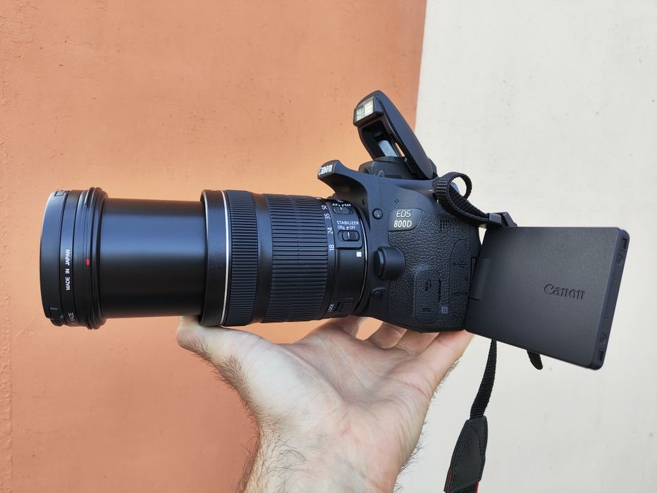 Canon EOS 800D + 18-135mm IS STM, пробег 9000 отличное состояние