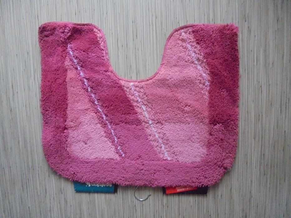 Nowy dywanik łazienkowy pod WC