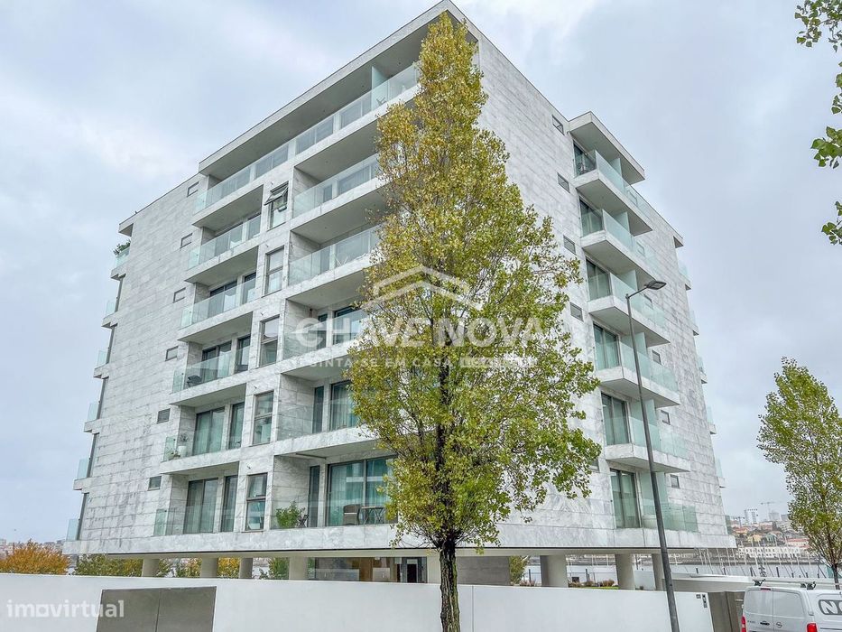 Apartamento T1  c/ Vistas Rio Douro e Lugar de Garagem em Canidelo