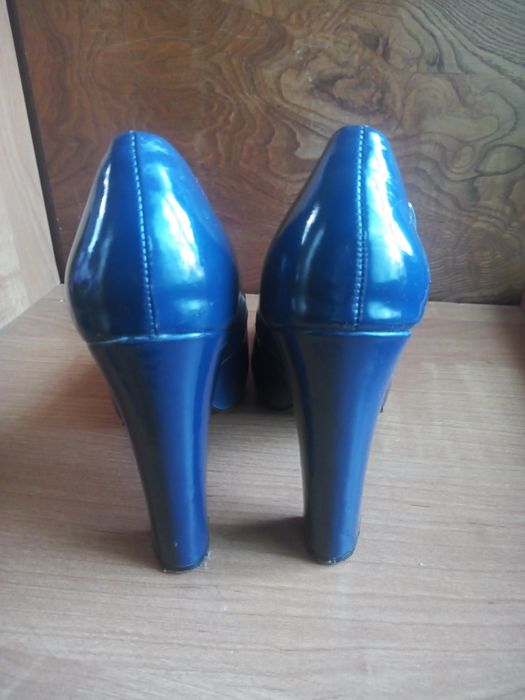 Buty na słupku - sprzedam