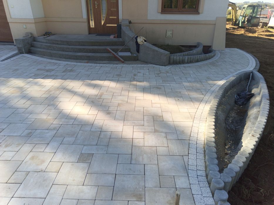 Układanie kostki brukowej, montaż ogrodzeń