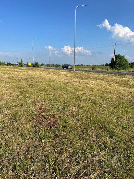 Продаж ділянки на автошляху М-19  2.5 га під комерцію