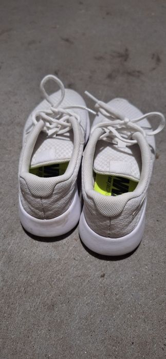Buty nike tanjun biale 38,5 24,5cm do biegania na rower