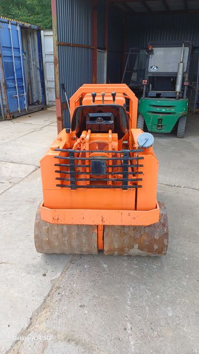 Walec do wykopów RAMMAX RW 2400
