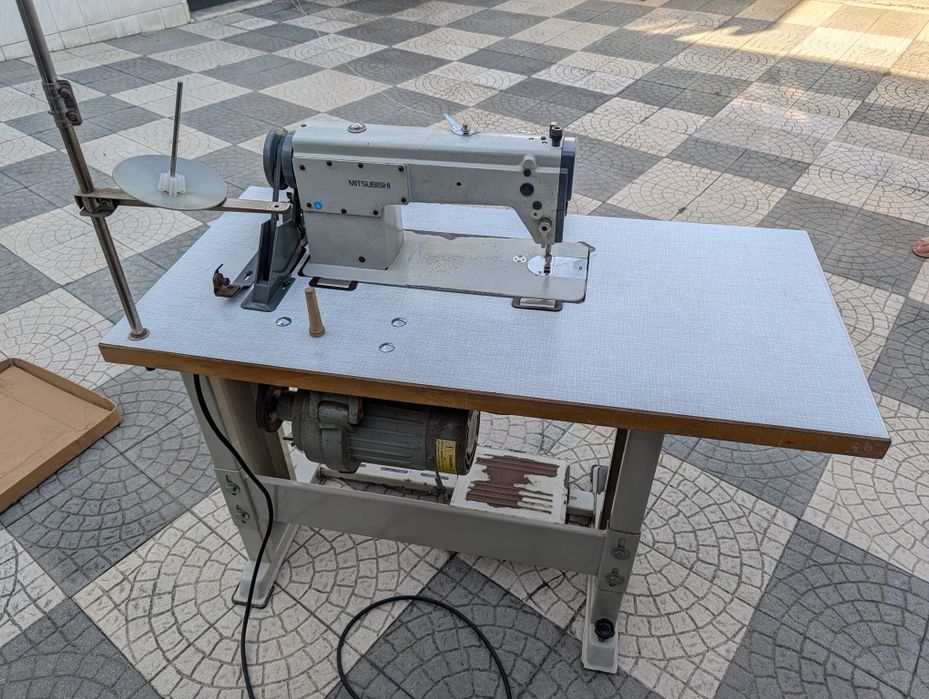 Máquina de costura Mitsubishi usada