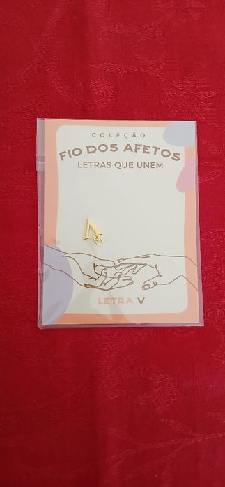 Letra V ,da coleção Fio dos Afetos, nova