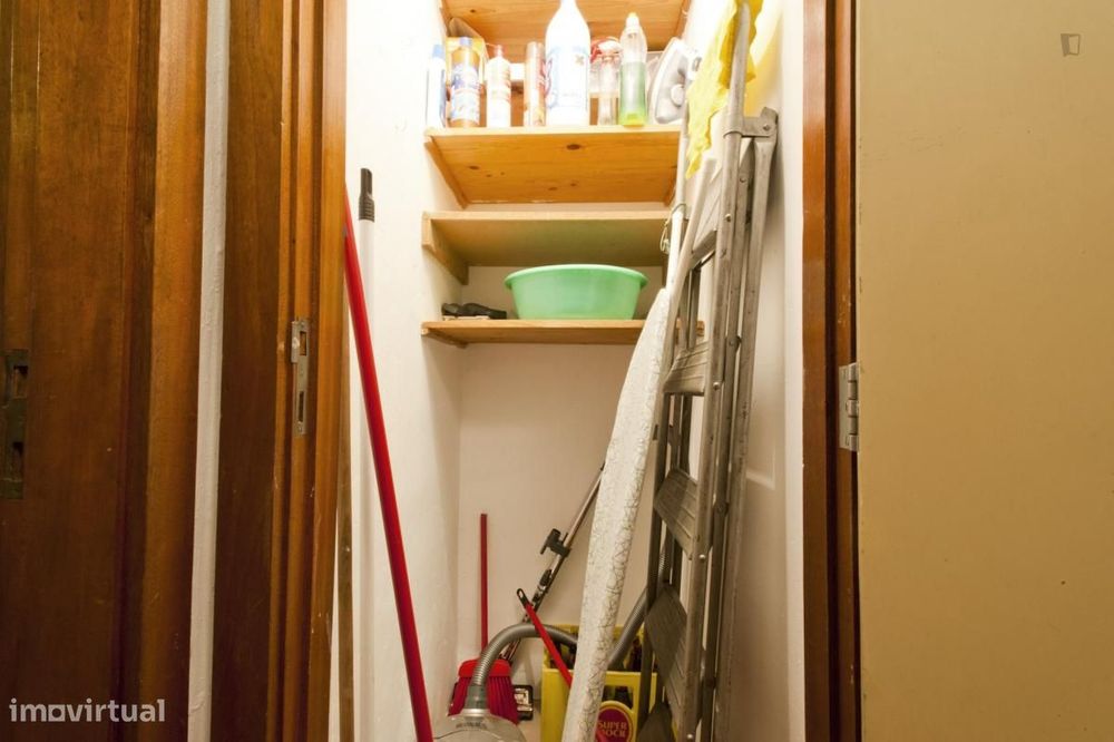 Quarto - localizado em Olaias Lisbon