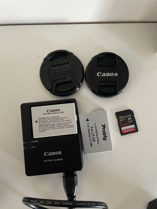 Canon 650D + Lente 18-55mm IS II + Cartão 128GB + 2 Baterias