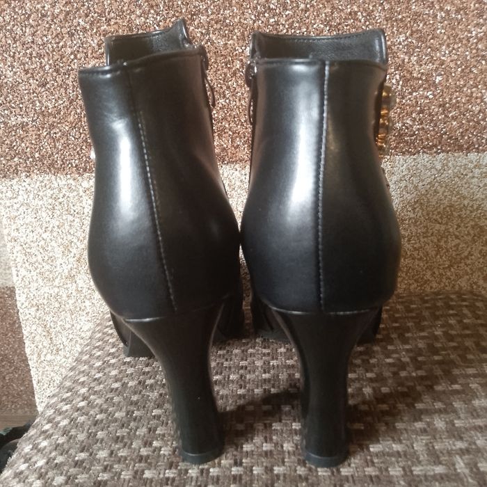 Продам взуття...