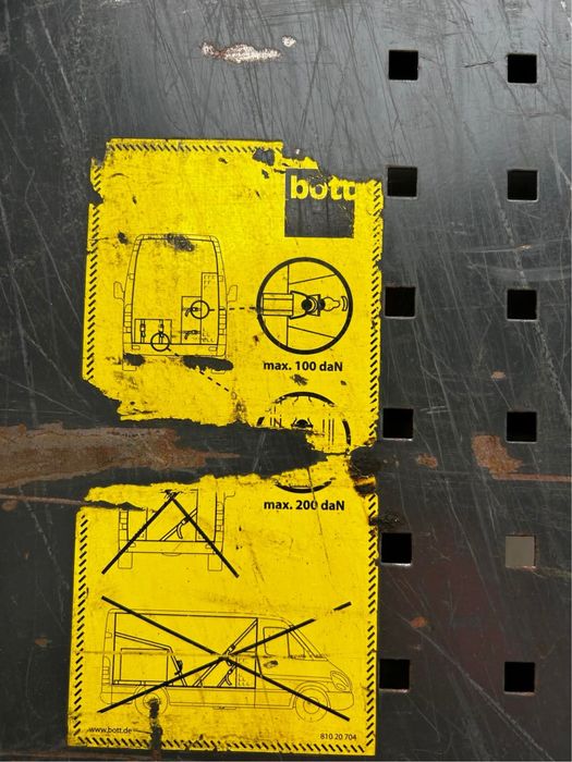 Regał zabudowa robocza do samochodu dostawczego