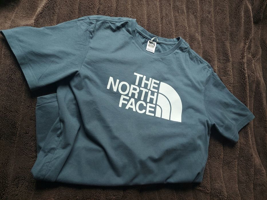 футболка фірми The North Face оригінал 

Размер:  L

Заміри детальні: