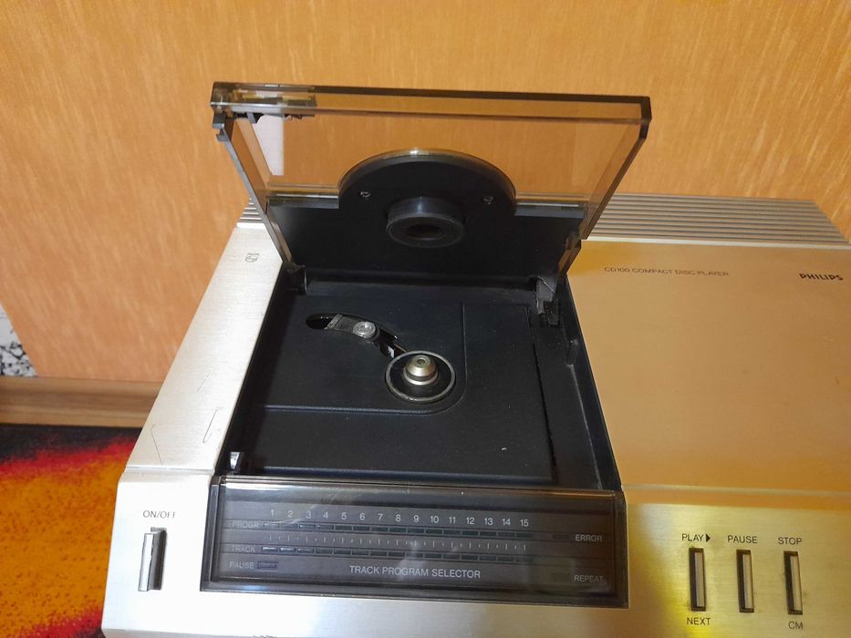 Philips CD-100..